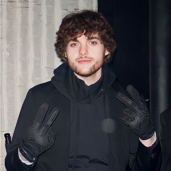 Meet your Posher, Tracy - Picture 1 of 1